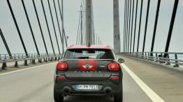 Mini Paceman John Cooper Works (2015) - widok z tyłu