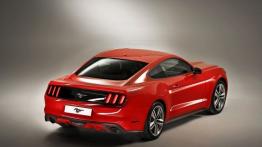 Ford Mustang VI Coupe EcoBoost (2015) - tył - reflektory wyłączone