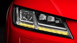 Audi TTS III Coupe (2015) - prawy przedni reflektor - włączony