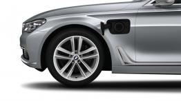 BMW serii 7 G12 740Le (2016) - bok - inne ujęcie