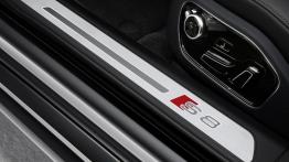 Audi S8 Plus (2016) - listwa progowa