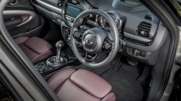 MINI Cooper S Clubman (2016) - widok ogólny wnętrza z przodu