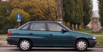 Opel Astra F Sedan 1.4 i 16V 90KM 66kW 1996-1999