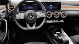 Mercedes CLA (2019) - pełny panel przedni
