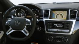 Mercedes ML63 AMG 2012 - kokpit