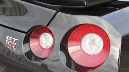 Nissan GT-R 2013 - prawy tylny reflektor - wyłączony