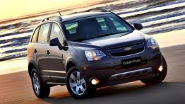 Chevrolet Captiva Sport 2012 - przód - reflektory włączone