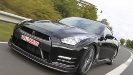 Nissan GT-R 2013 - widok z przodu