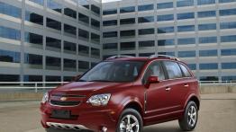 Chevrolet Captiva Sport 2012 - przód - reflektory włączone