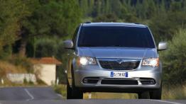 Lancia Voyager 2012 - widok z przodu