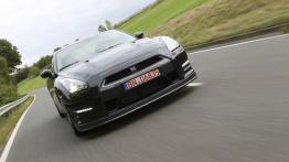 Nissan GT-R 2013 - widok z przodu