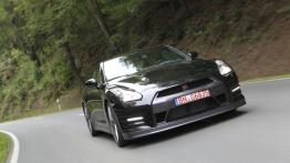 Nissan GT-R 2013 - widok z przodu