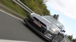 Nissan GT-R 2013 - widok z przodu