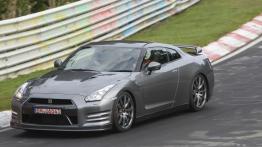 Nissan GT-R 2013 - widok z przodu