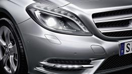 Mercedes B200 CDI 2012 - prawy przedni reflektor - włączony