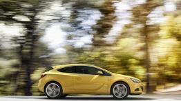 Opel Astra GTC 2012 - prawy bok