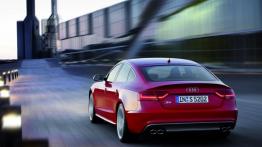 Audi S5 Sportback 2012 - tył - reflektory włączone