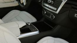 Mercedes ML63 AMG 2012 - kokpit