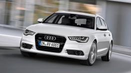 Audi A6 Avant V6 TDI 2012 - przód - reflektory włączone