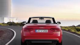 Audi S5 Cabrio 2012 - tył - reflektory włączone