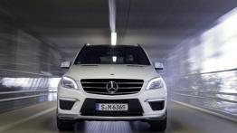 Mercedes ML63 AMG 2012 - widok z przodu