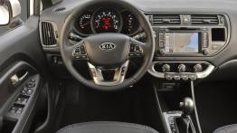 Kia Rio hatchback 2012 - kokpit