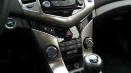 Chevrolet Cruze Sedan 1.8 141KM - galeria redakcyjna 2 - panel sterowania wentylacją i nawiewem
