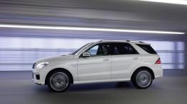 Mercedes ML63 AMG 2012 - prawy bok