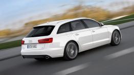 Audi A6 Avant V6 TDI 2012 - tył - reflektory włączone