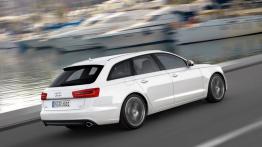 Audi A6 Avant V6 TDI 2012 - tył - reflektory włączone