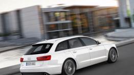 Audi A6 Avant V6 TDI 2012 - tył - reflektory włączone