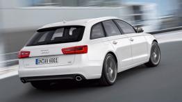 Audi A6 Avant V6 TDI 2012 - tył - reflektory włączone