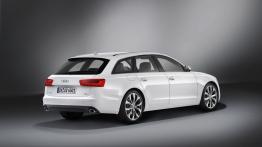 Audi A6 Avant V6 TDI 2012 - tył - reflektory włączone