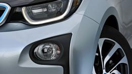BMW i3 (2014) - lewy przedni reflektor - włączony
