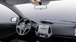 Hyundai i20 - pełny panel przedni