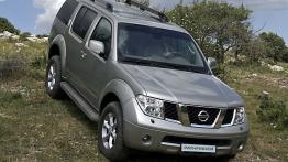 Nissan Pathfinder 2008 - widok z przodu