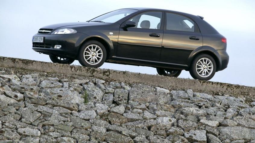 Chevrolet Lacetti Hatchback 2.0 SOHC 16v 121KM 89kW 2004-2009