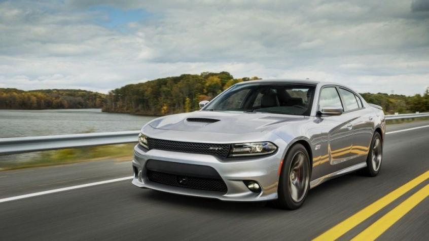 Dodge Charger V 6.1 i V8 431KM 317kW 2005-2011