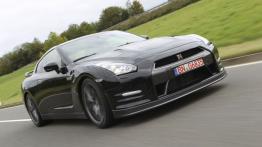 Nissan GT-R 2013 - widok z przodu