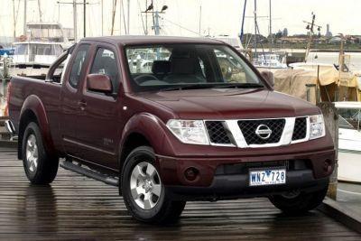 Nissan Navara III King Cab Facelifting 2.5 D 140KM 103kW od 2013