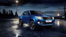 Toyota Hilux Invincible (2014) - widok z przodu