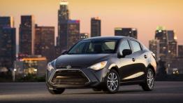 Scion iA (2016) - widok z przodu