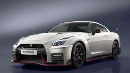 Nissan GT-R NISMO (2016) - widok z przodu