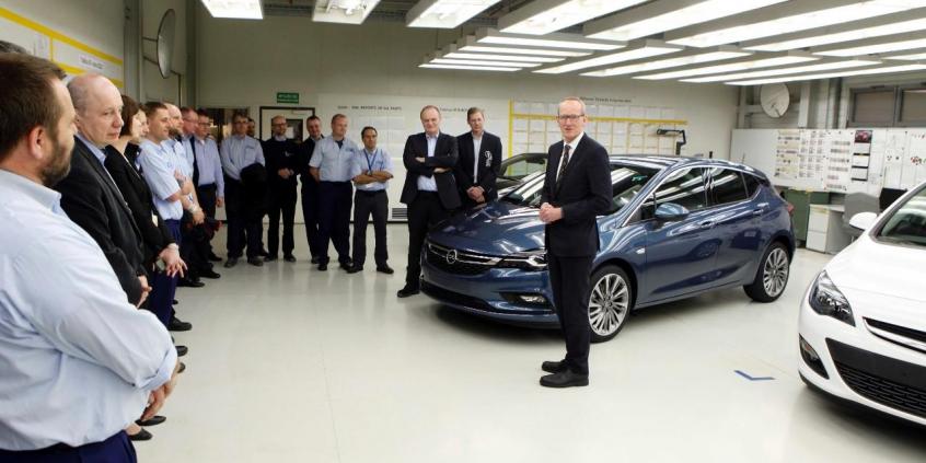  Dyrektor generalny firmy Opel przywiózł do Gliwic nagrodę „Samochód Roku 2016” 