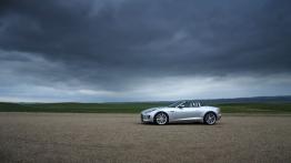 Jaguar F-Type V6S Rhodium Silver - lewy bok