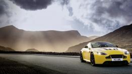 Aston Martin V12 Vantage S (2013) - widok z przodu