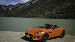 Jaguar F-Type V8S Firesand - lewy bok