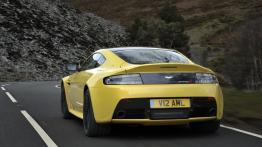 Aston Martin V12 Vantage S (2013) - widok z tyłu