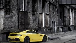 Aston Martin V12 Vantage S (2013) - widok z tyłu