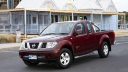 Nissan Navara III King Cab Facelifting 2.5 D 140KM 103kW od 2013